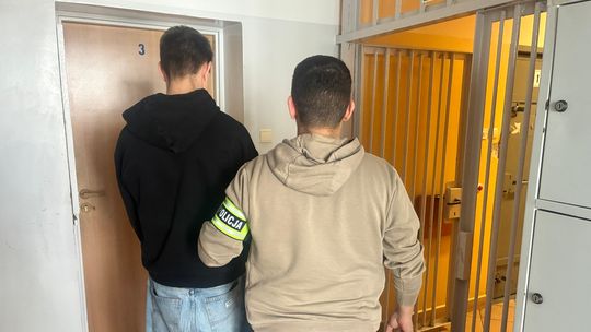 79-latka oszukana na „wnuczka”. Policja zatrzymała 20-letniego „odbieraka”