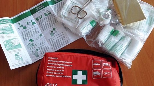 Apteczka w samochodzie - nieobowiązkowa, ale przydatna