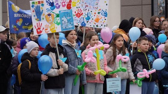 Bełchatów solidarnościowo z osobami w spektrum autyzmu – wspólne obchody Światowego Dnia Świadomości Autyzmu