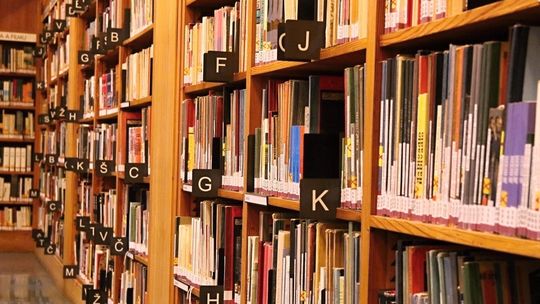 Biblioteka w Bełchatowie tętni życiem. Rok 2025 w liczbach i wydarzeniach