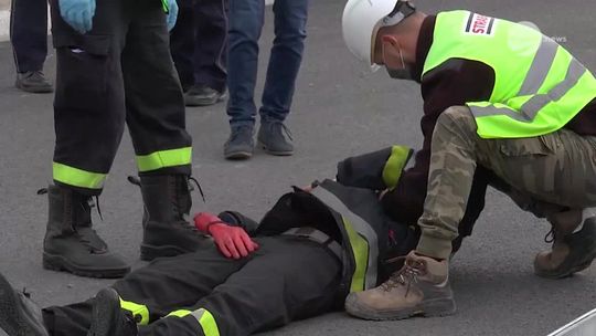 Ćwiczenia policji i straży pożarnej na węźle autostrady A1 (powiat radomszczański)