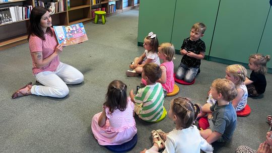 Czarodziejskie Czwartki w bibliotece – twórcza przygoda z książką i plastyką