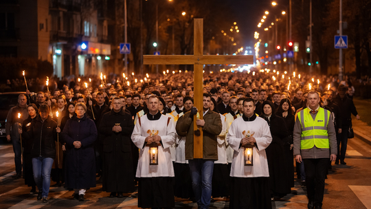Droga Krzyżowa przejdzie ulicami Bełchatowa. Sprawdź jak będzie przebiegała trasa w tym roku?