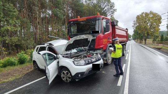 Groźny wypadek w Józefowie. Dwie osoby trafiły do szpitala