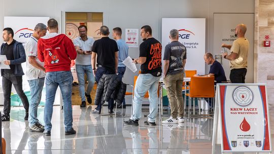 Honorowi dawcy znowu pokazali siłę – udana akcja krwiodawstwa w PGE GiEK