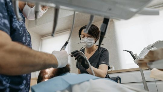 Instrukcja krok po kroku dotycząca wykonywania leczenia kanałowego zęba