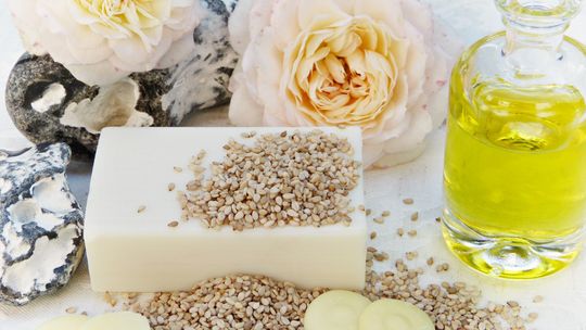 Jakie oleje naturalne są stosowane w różnych branżach?