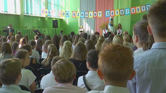 Koniec wakacji, korytarze znowu pełne uczniów