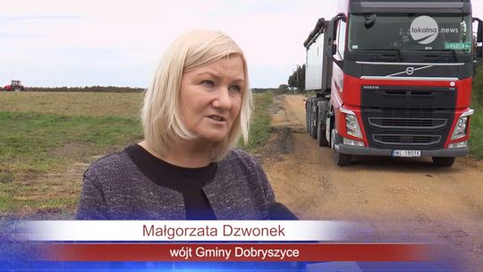 Ławeczka fotowoltaiczna, letnie kino, gry planszowe a to wszystko na świeżym powietrzu w Gminie Dobryszyce (powiat radomszczański)