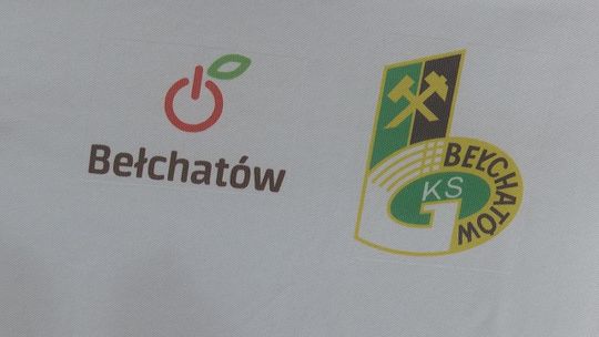 Logo Bełchatowa na koszulkach piłkarzy