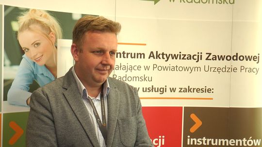 Łukasz Więcek rezygnuje z pełnienia funkcji Dyrektora PUP w Radomsku. Zdradza powody i plany na przyszłość. 