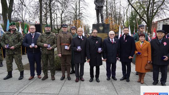 Medale z okazji 100-lecia praw miejskich Bełchatowa dla zasłużonych mieszkańców i organizacji
