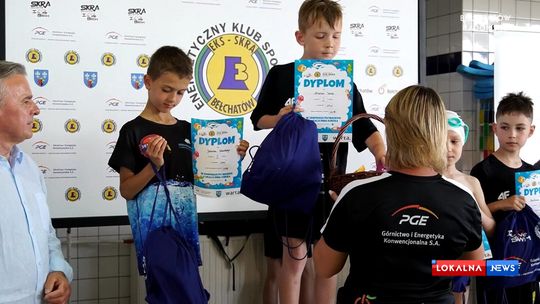 Młodzi pływacy opanowali basen. Sportowe święto z okazji Dnia Dziecka