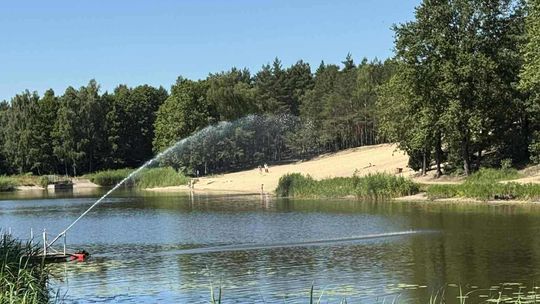 Można kąpać się na Patykach. Po sinicach nie ma śladu
