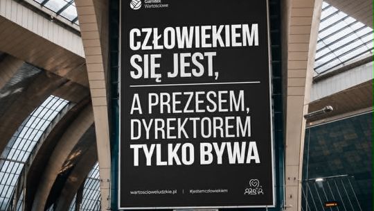 Na stanowiskach się bywa, człowiekiem się jest