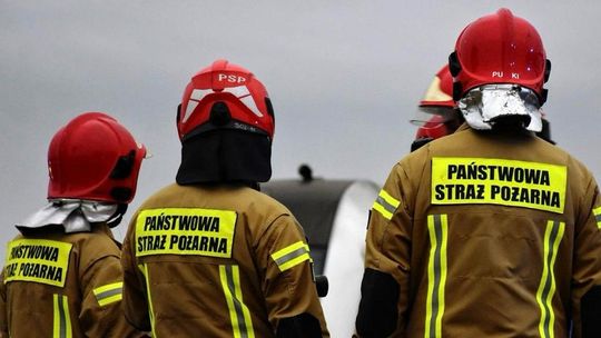 Nagła ewakuacja szkoły w Bełchatowie. Jedna osoba trafiła do szpitala