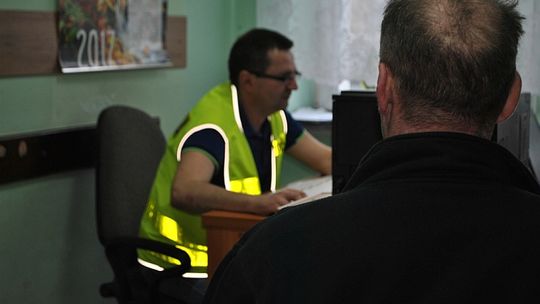 Nietrzeźwy, bez uprawnień spowodował kolizję