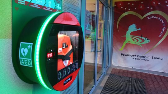 Nowe defibrylatory AED w powiecie bełchatowskim zwiększą bezpieczeństwo mieszkańców