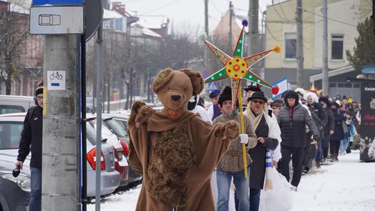 Ostatkowy korowód przeszedł ulicami Bełchatowa. Było barwnie, radośnie i słodko Ostatkowy korowód przeszedł ulicami Bełchatowa. Było barwnie, radośnie i słodko