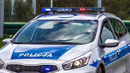 PIJANY PIESZY KIEROWAŁ RUCHEM, TŁUMACZYŁ, ŻE „POMAGAŁ POLICJI”