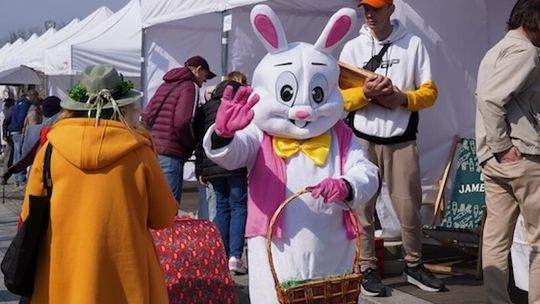 Piknik Wielkanocny na Placu Narutowicza w Bełchatowie przyciągnął tłumy mieszkańców
