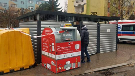 Policja poszukuje matki, która porzuciła noworodka w śmietniku. 