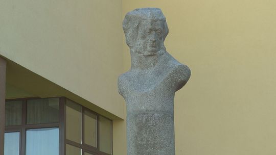 Pomnik Adama Mickiewicza przeniesiony