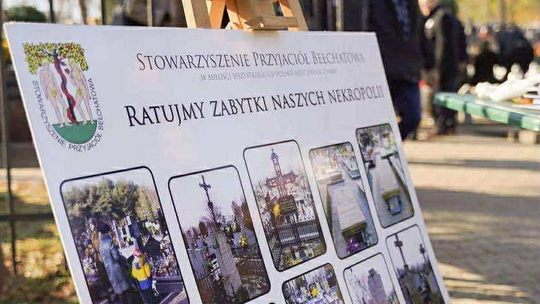 Ponad 21 tysięcy złotych na ratowanie zabytkowych nagrobków. Mieszkańcy Bełchatowa wsparli kwestę na cmentarzach
