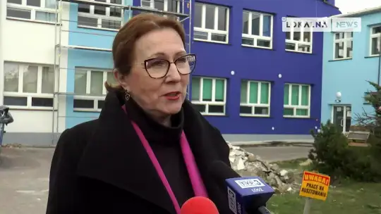 Poseł Anna Milczanowska z wizytą na placu budowy termomodernizowanej szkoły w Wielgomłynach