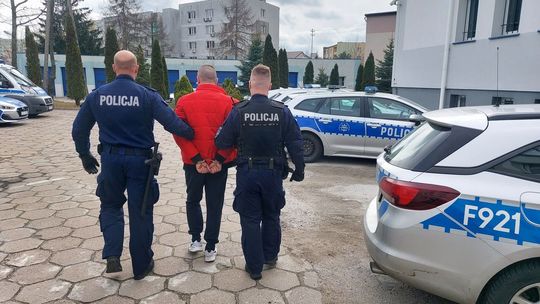 Poszukiwany 32-latek odpowie za kradzież i dopalacze