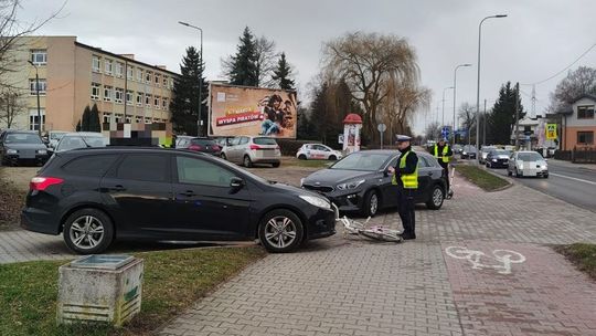 Potrącenie rowerzystki na ścieżce dla rowerów w Bełchatowie