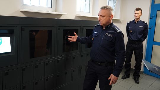 Powiat doposażył policję. W komendzie działa nowoczesny depozytor kluczy