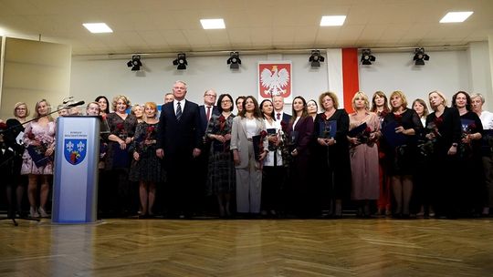 Powiatowy Dzień Edukacji Narodowej. Podziękowania i wyróżnienia dla nauczycieli