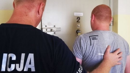 Pracownicy okradli paczkę w firmie kurierskiej
