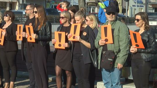 Protestujący nauczyciele na pl. Narutowicza
