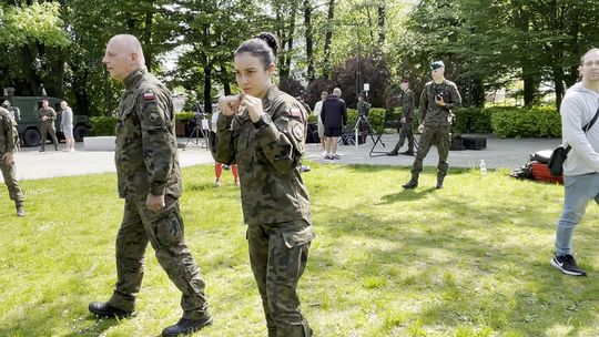 Radomszczańskie kobiety uczyły się podstaw samoobrony pod okiem wojska