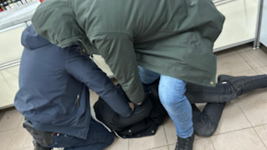 Rozbój z nożem w salonie gier. Podejrzany zatrzymany przez bełchatowskich kryminalnych