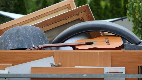 Rusza mobilna zbiórka odpadów wielkogabarytowych. Sprawdź, co można wystawić przed dom