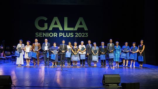 "Seniorzy na plus". Na uroczystej gali nagrodzeni seniorzy m.in. z Radomska i Wielgomłyn