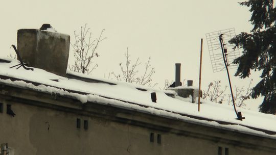 Śnieg powinien być pod sankami nie na dachach