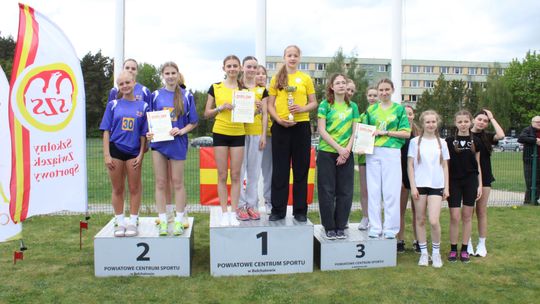 Sportowe emocje na stadionie PCS. Uczniowie rywalizowali w mistrzostwach powiatu