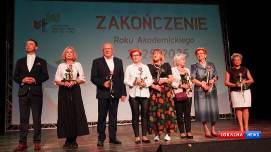 Studenci UTW zakończyli rok akademicki. Były dyplomy, gratulacje i podsumowanie wspólnej pracy