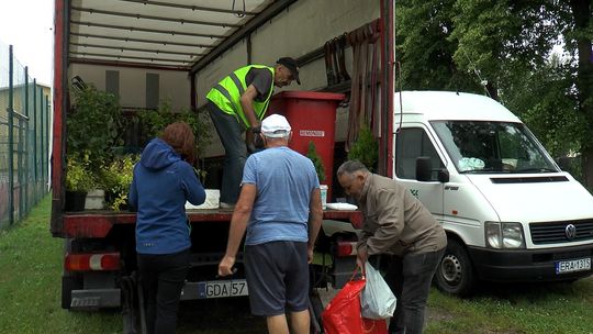 Tak w Gomunicach wyglądała akcja zorganizowana przez PGK Radomsko pn. „Zbiórka elektroodpadów w zamian za sadzonkę”