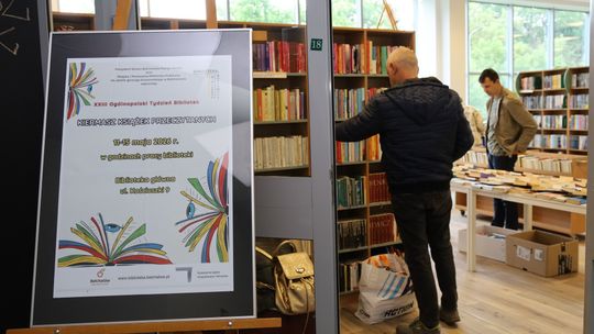 Tanie książki czekają na czytelników. Kiermasz w bełchatowskiej bibliotece trwa jeszcze tylko kilka dni