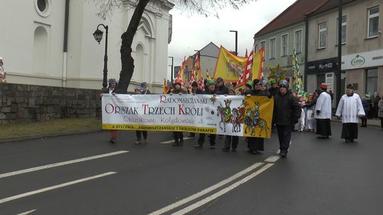 Trzej mędrcy na koniach i kolorowy, rozśpiewany, rodziny orszak. Tak wyglądało Święto Trzech Króli w Radomsku