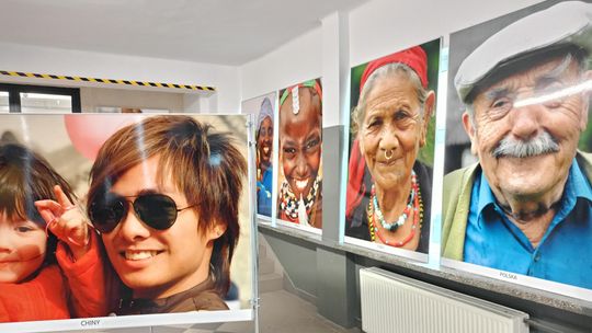 „Uśmiech Świata” w Bełchatowie. Fotografie Elżbiety Dzikowskiej do obejrzenia w PCS