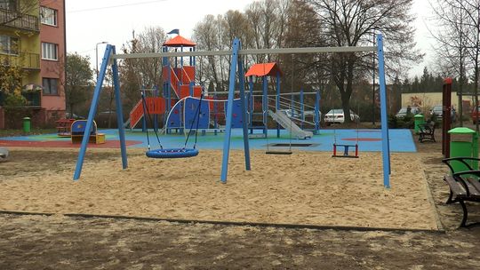 W Bełchatowie powstał kolejny plac zabaw i siłownia zewnętrzna. Tym razem na os. Czaplinieckim