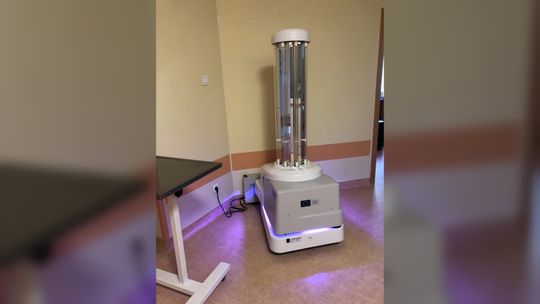 W Radomsku mamy szpital przyszłości. Działa tam autonomiczny robot dezynfekujący pomieszczenia.