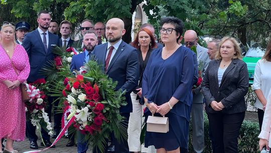 Z kwiatami i modlitwą Bełchatów uczcił rocznicę powstania „Solidarności”