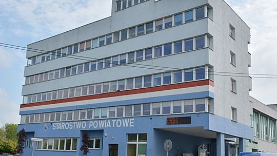 Zarząd Powiatu przekazał 30 tysięcy złotych dla Komendy Powiatowej Państwowej Straży Pożarnej w Bełchatowie